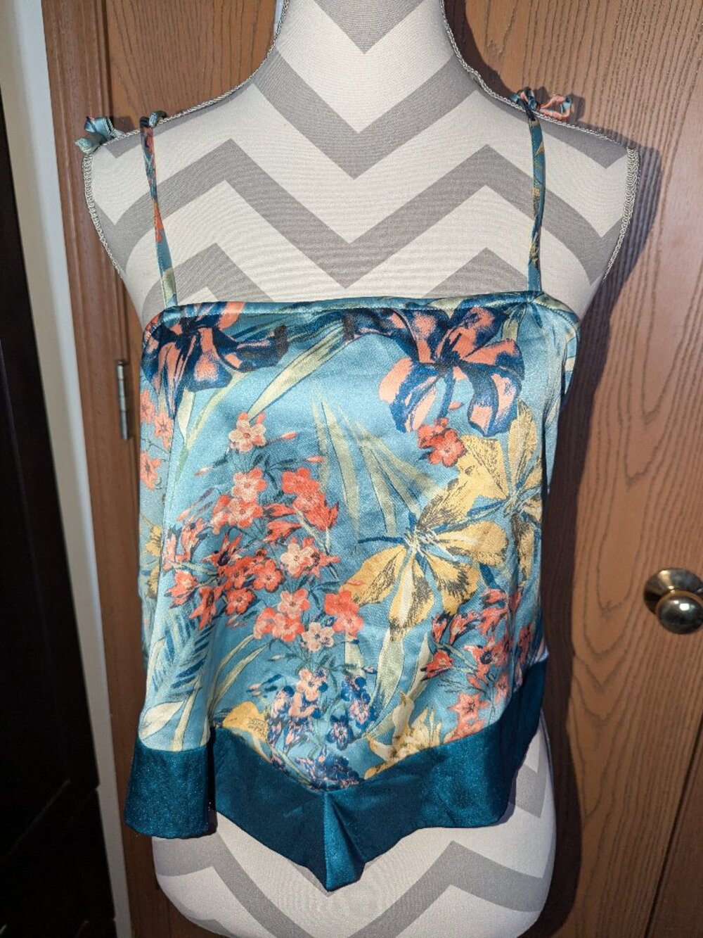 L Blue floral silk-like top with adjustable spaghetti straps